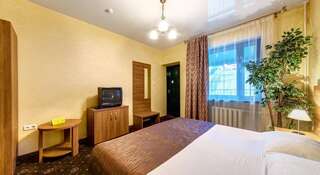 Гостиница  Пальмира Геленджик Стандартный двухместный номер с 1 кроватью или 2 отдельными кроватями, на 2 этаже-4